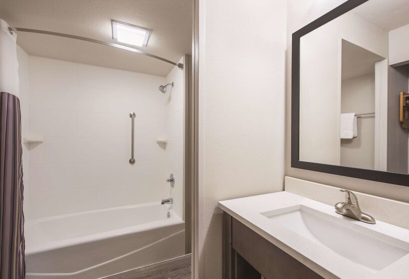 هتل La Quinta By Wyndham Phoenix Mesa West