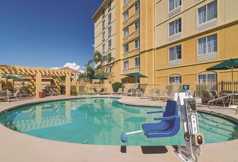 هتل La Quinta By Wyndham Phoenix Mesa West