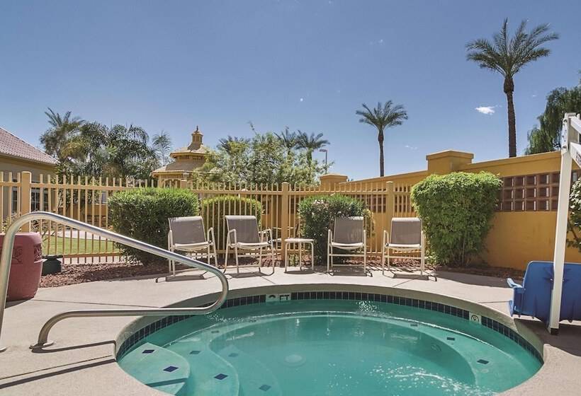 هتل La Quinta By Wyndham Phoenix Mesa West