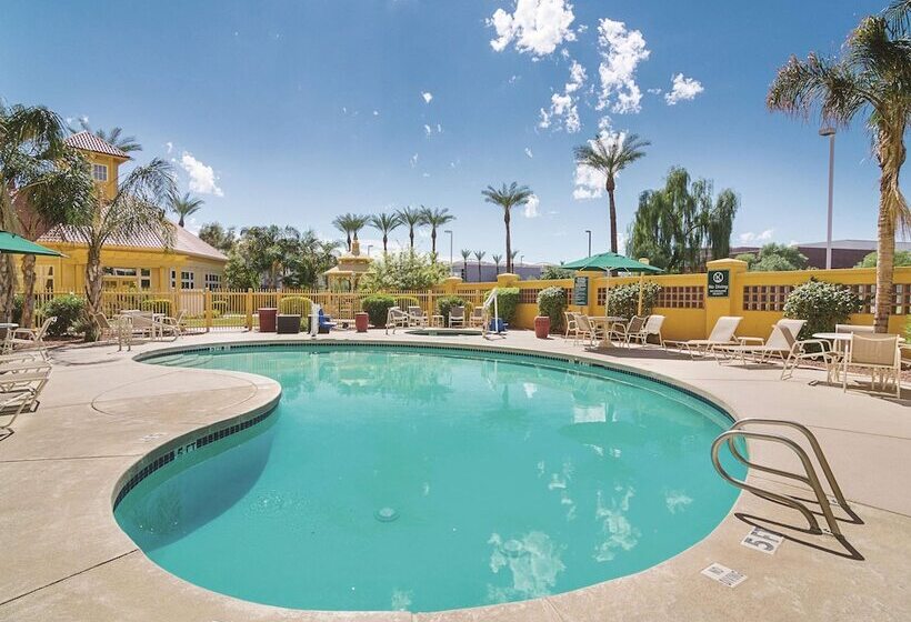 هتل La Quinta By Wyndham Phoenix Mesa West