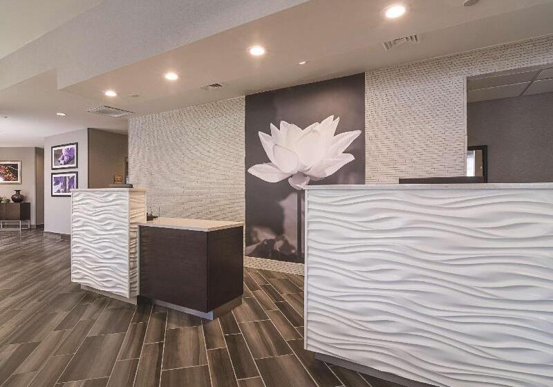 هتل La Quinta By Wyndham Phoenix Mesa West