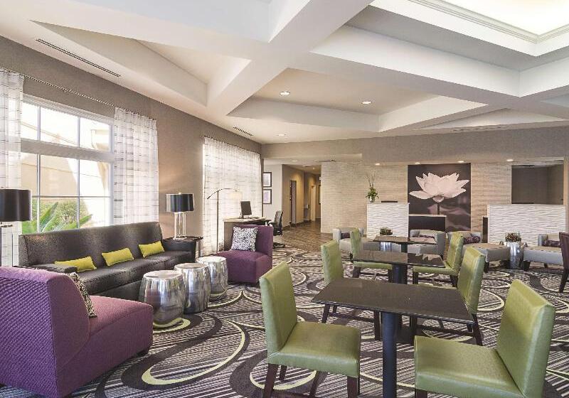 هتل La Quinta By Wyndham Phoenix Mesa West