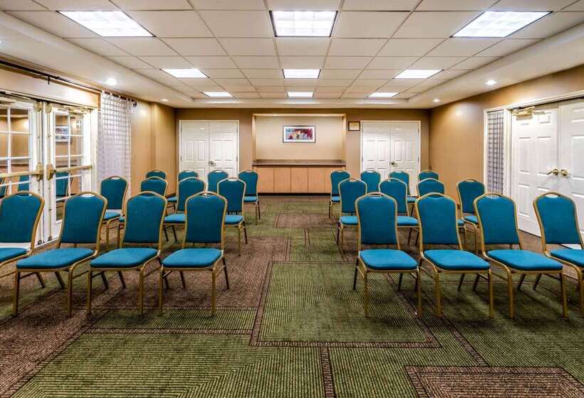 Отель La Quinta By Wyndham Phoenix West Peoria