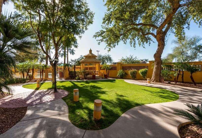 Отель La Quinta By Wyndham Phoenix West Peoria
