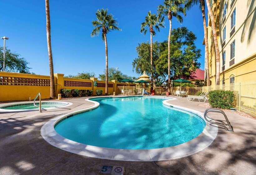 Отель La Quinta By Wyndham Phoenix West Peoria