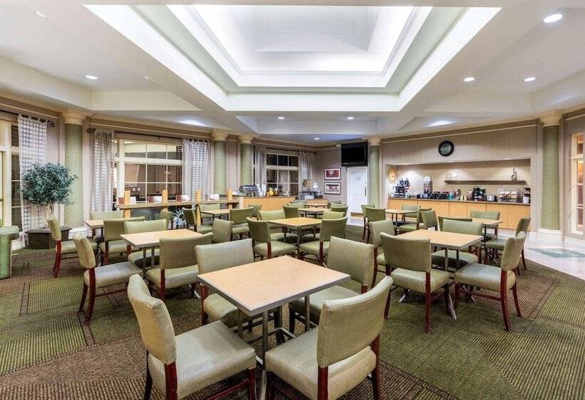 Отель La Quinta By Wyndham Phoenix West Peoria