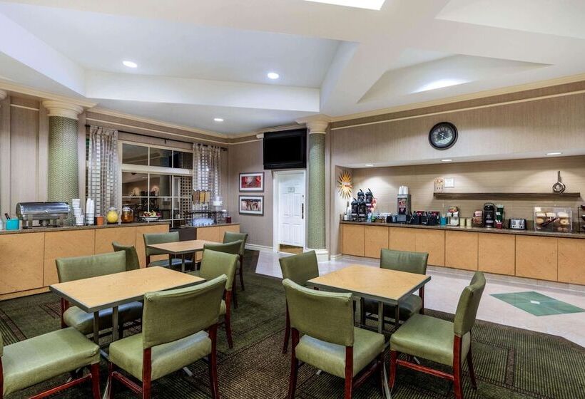 Отель La Quinta By Wyndham Phoenix West Peoria