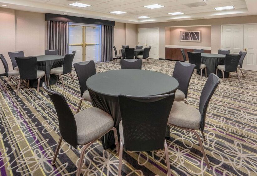 هتل La Quinta By Wyndham Pueblo