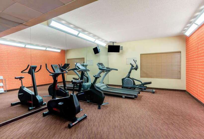 هتل La Quinta By Wyndham Raleigh Cary