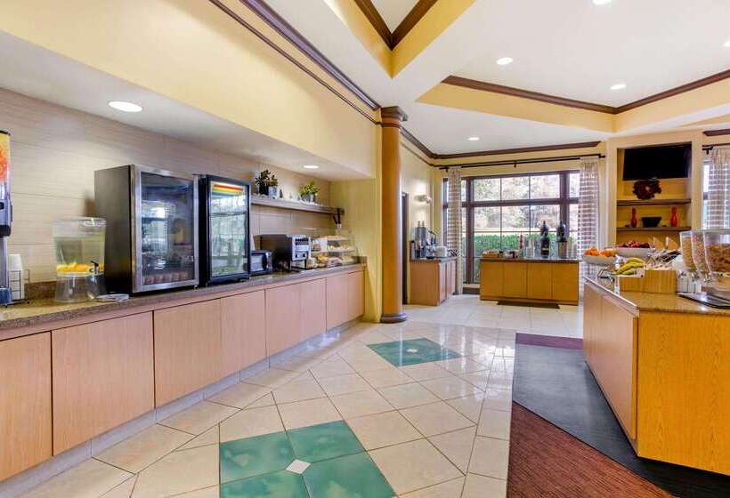 هتل La Quinta By Wyndham Raleigh Cary