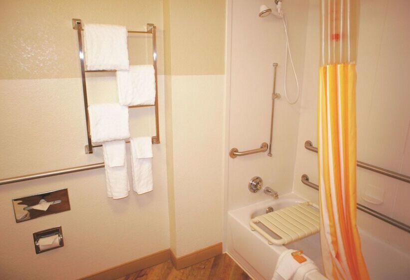 هتل La Quinta By Wyndham Raleigh Cary