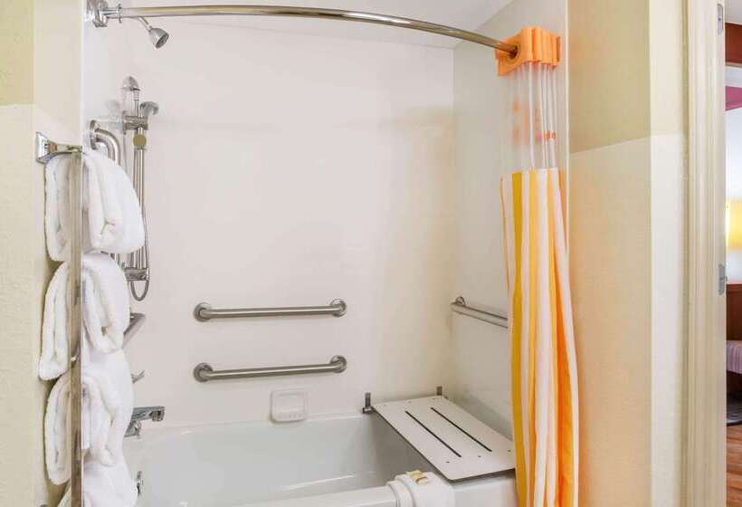 هتل La Quinta By Wyndham Raleigh Cary