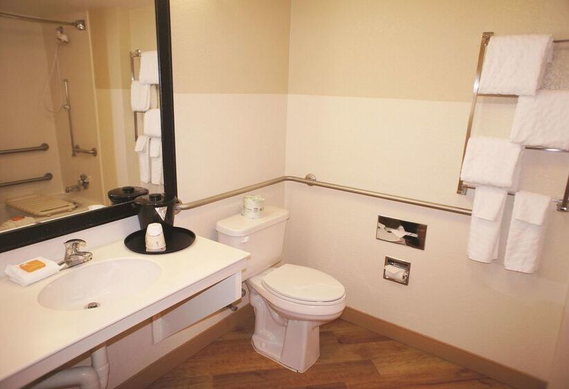 هتل La Quinta By Wyndham Raleigh Cary