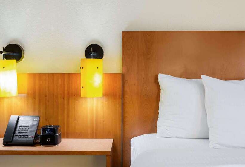 هتل La Quinta By Wyndham Raleigh Cary