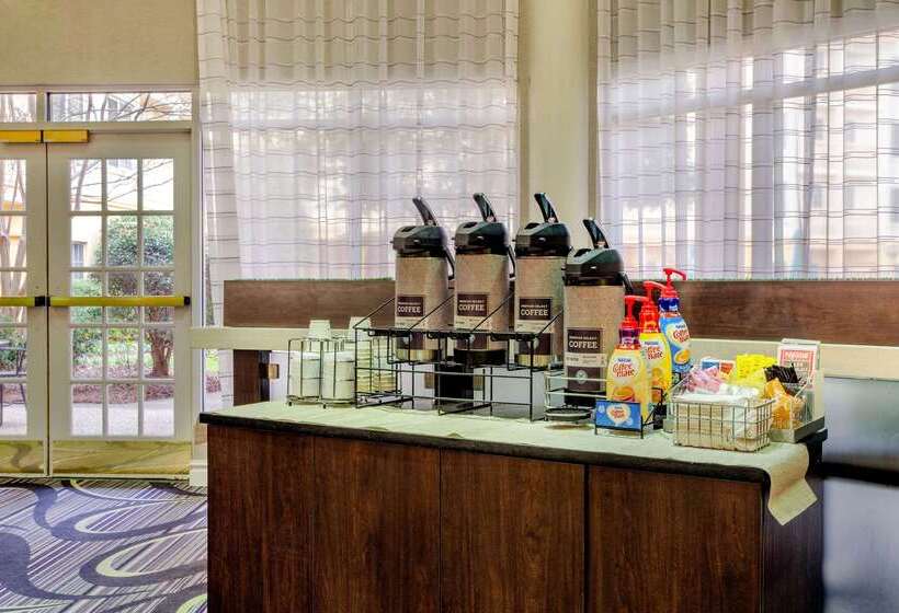 هتل La Quinta By Wyndham Raleigh Durham Intl Ap