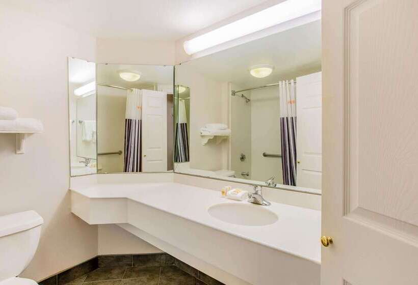 هتل La Quinta By Wyndham Raleigh Durham Intl Ap