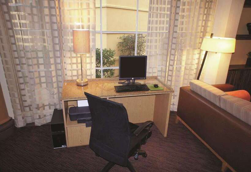 هتل La Quinta By Wyndham Raleigh/durham Southpoint