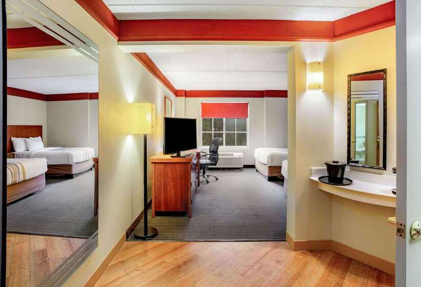 هتل La Quinta By Wyndham Raleigh/durham Southpoint