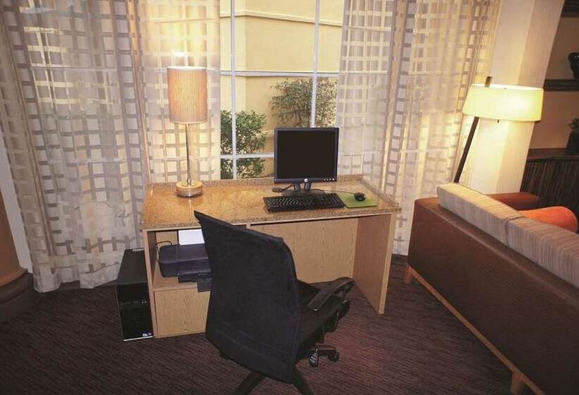 هتل La Quinta By Wyndham Raleigh/durham Southpoint