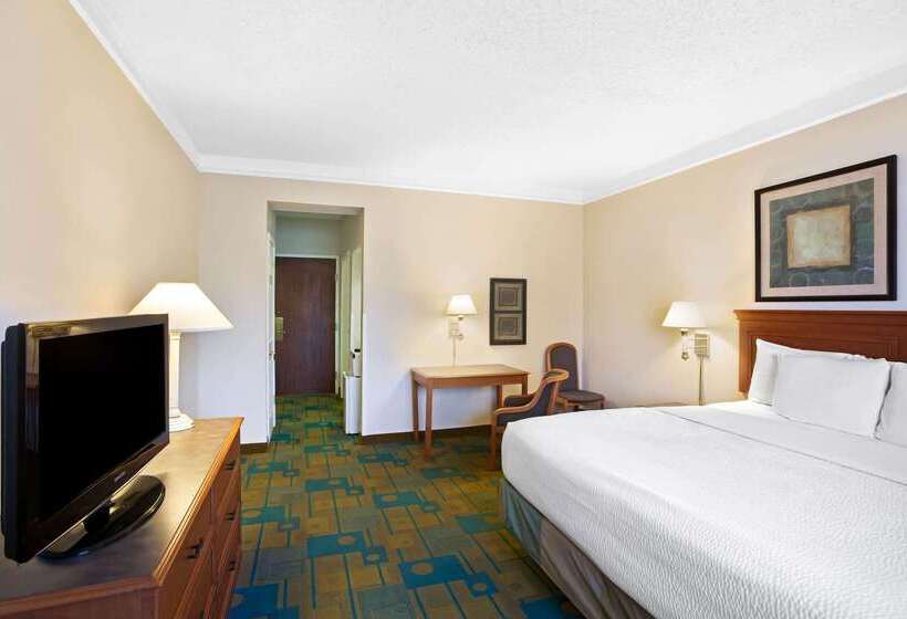 Отель La Quinta By Wyndham Round Rock North