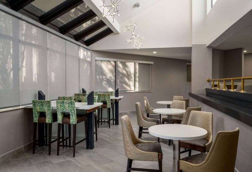 Отель La Quinta By Wyndham Round Rock North