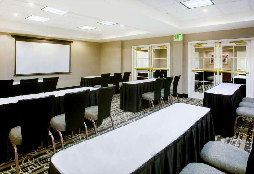 호텔 La Quinta By Wyndham St. Louis Westport