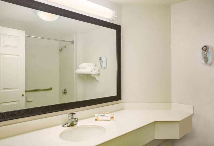 호텔 La Quinta By Wyndham St. Louis Westport