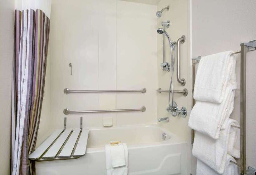 هتل La Quinta By Wyndham St. Louis Westport