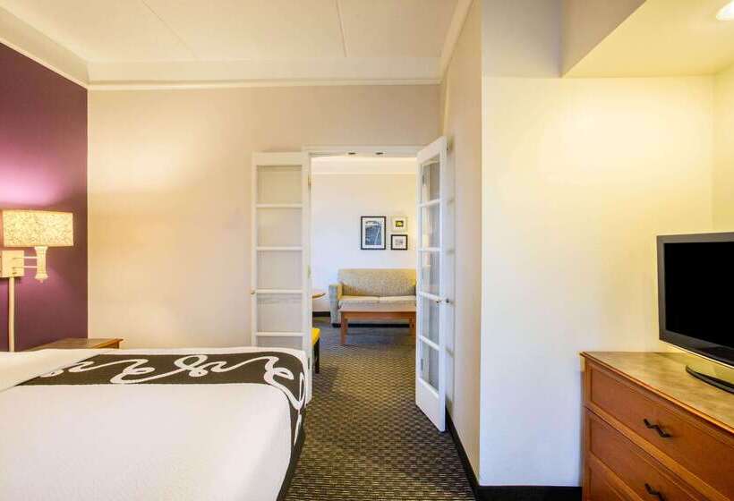 هتل La Quinta By Wyndham St. Louis Westport