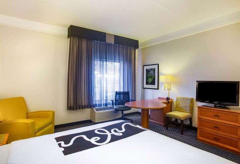 호텔 La Quinta By Wyndham St. Louis Westport