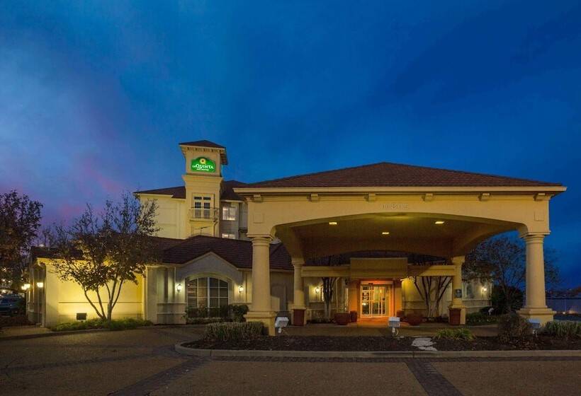 هتل La Quinta By Wyndham St. Louis Westport