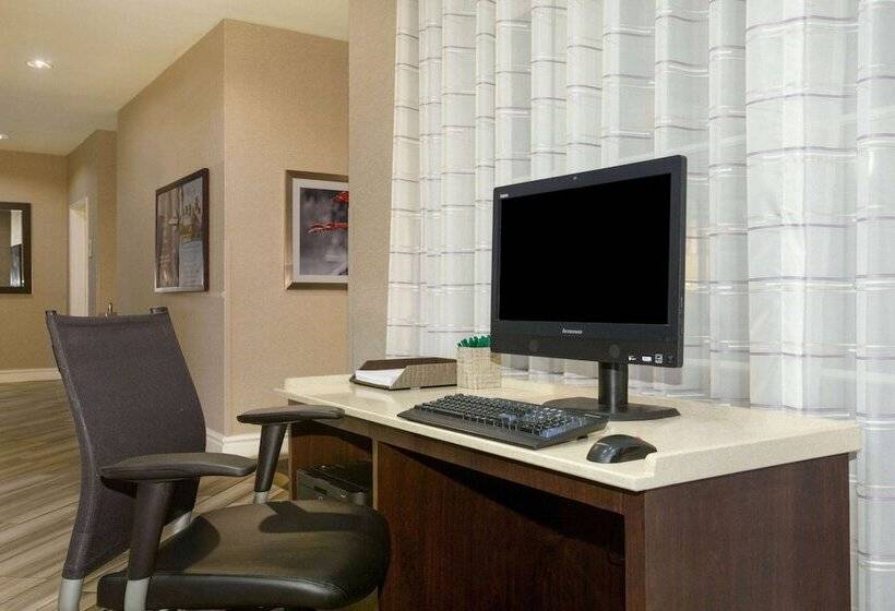 호텔 La Quinta By Wyndham St. Louis Westport