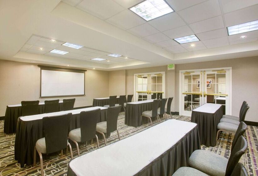 호텔 La Quinta By Wyndham St. Louis Westport