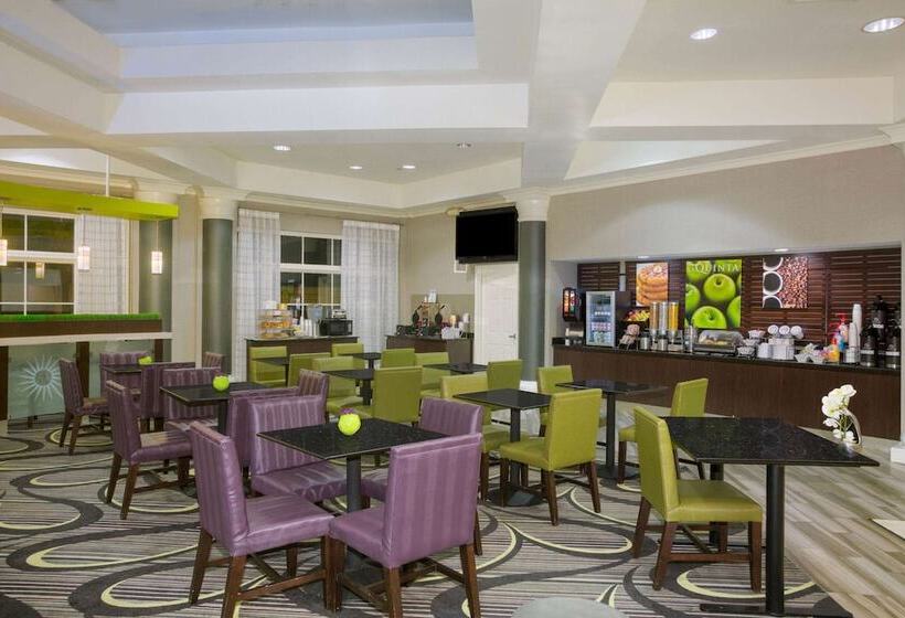 호텔 La Quinta By Wyndham St. Louis Westport