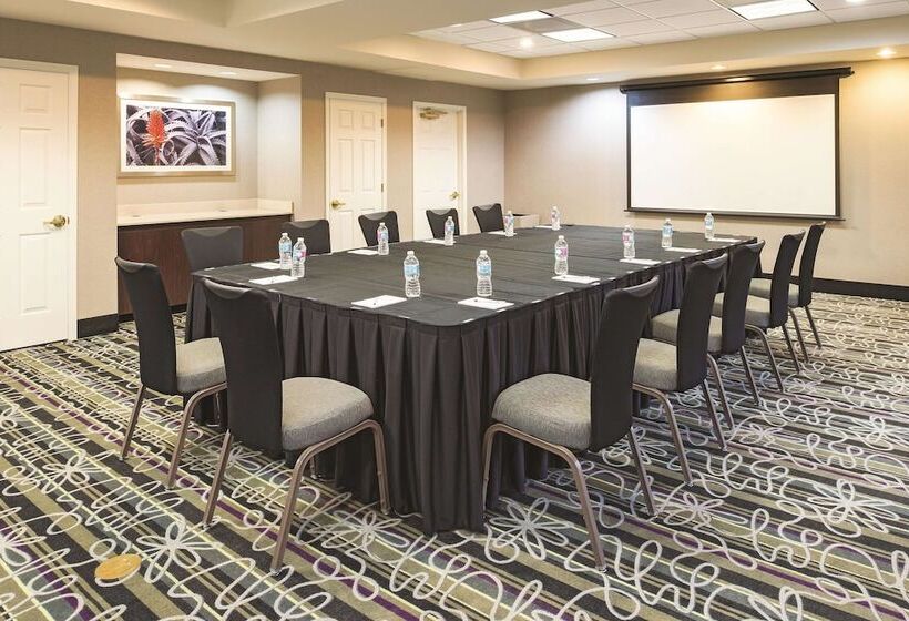 호텔 La Quinta By Wyndham St. Louis Westport