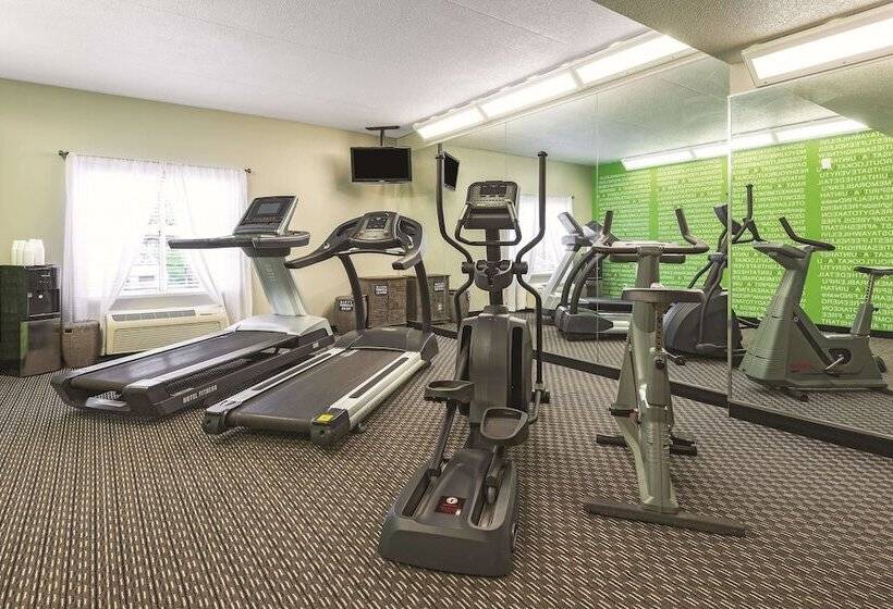 호텔 La Quinta By Wyndham St. Louis Westport