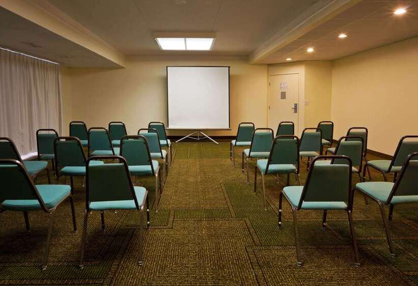 בית מלון כפרי La Quinta By Wyndham St. Pete Clearwater Airport