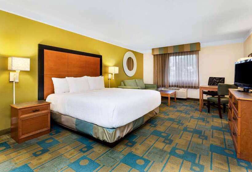 בית מלון כפרי La Quinta By Wyndham St. Pete Clearwater Airport