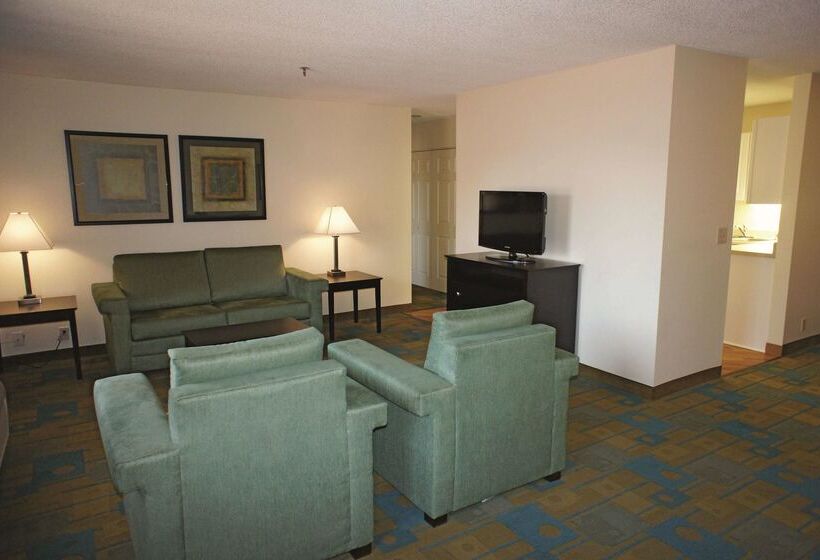 בית מלון כפרי La Quinta By Wyndham St. Pete Clearwater Airport