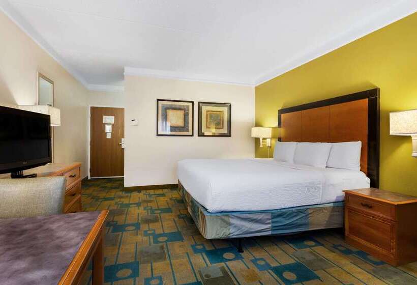 בית מלון כפרי La Quinta By Wyndham St. Pete Clearwater Airport