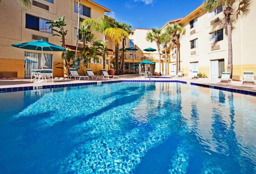 בית מלון כפרי La Quinta By Wyndham St. Pete Clearwater Airport