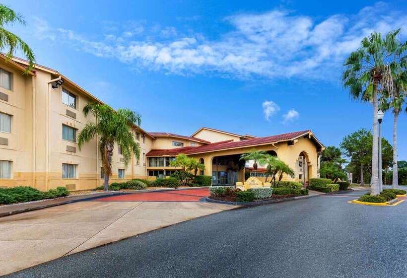 בית מלון כפרי La Quinta By Wyndham St. Pete Clearwater Airport