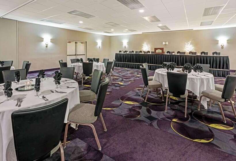 Отель La Quinta By Wyndham Tacoma   Seattle