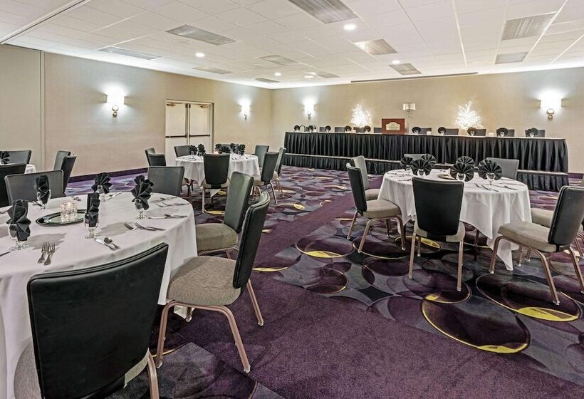 Отель La Quinta By Wyndham Tacoma   Seattle