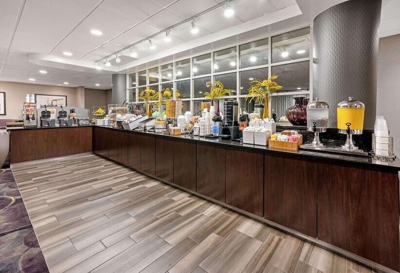 Отель La Quinta By Wyndham Tacoma   Seattle