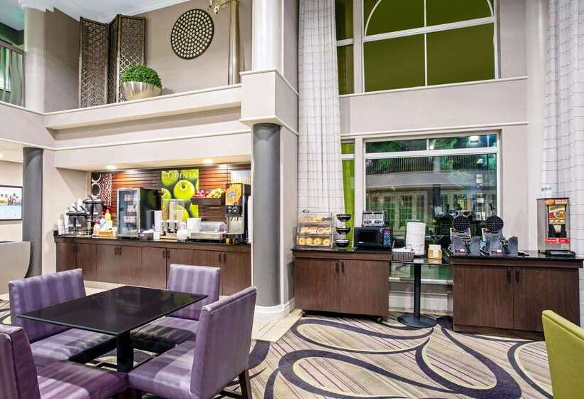 هتل La Quinta By Wyndham Tucson Airport