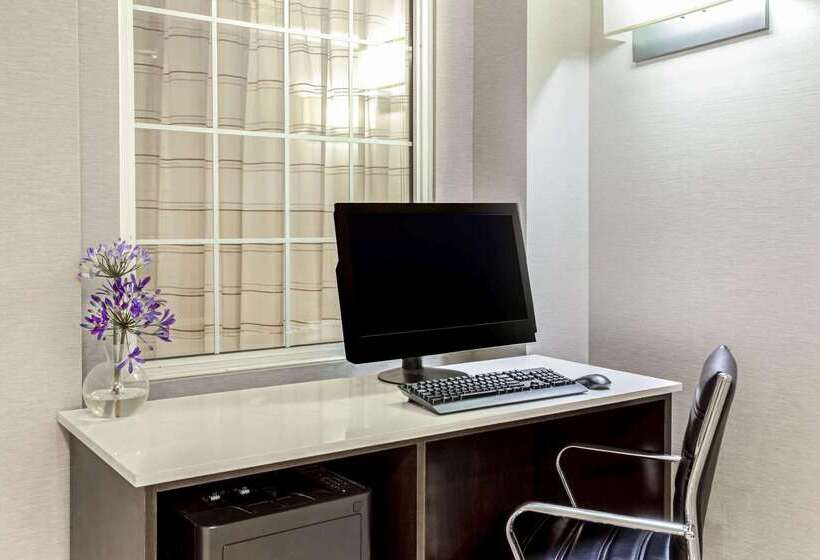 هتل La Quinta By Wyndham Tucson Airport