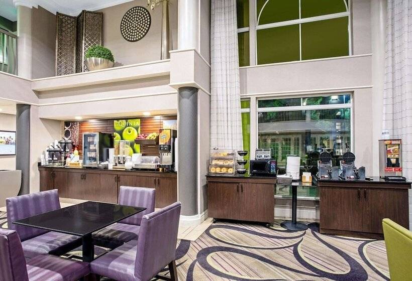 هتل La Quinta By Wyndham Tucson Airport