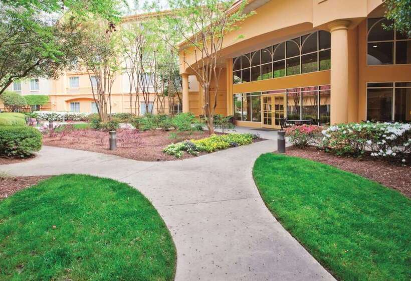 בית מלון כפרי La Quinta Inn & Suites By Wyndham University Area Chapel Hill