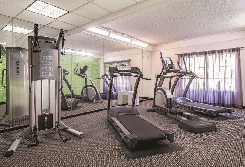 בית מלון כפרי La Quinta Inn & Suites By Wyndham University Area Chapel Hill